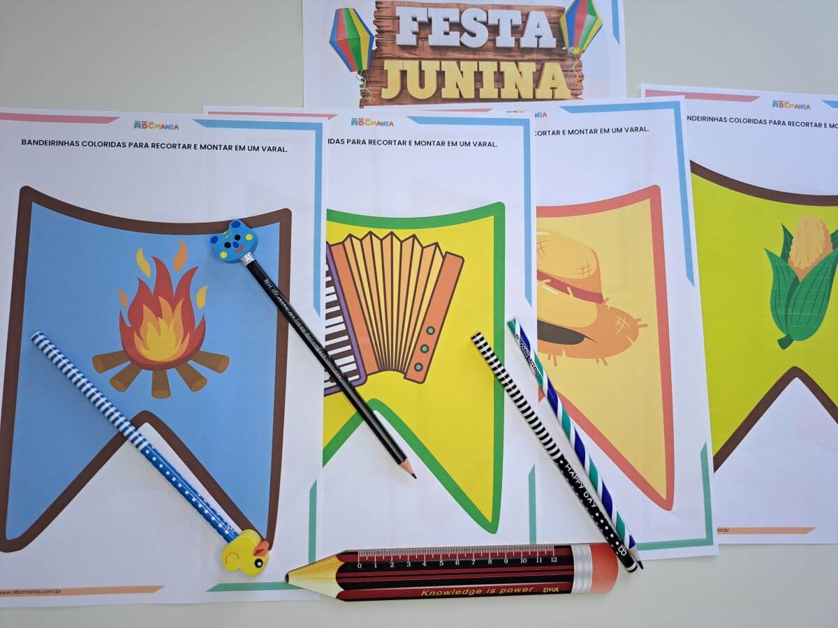 Monte Varal com Bandeirinhas de Festa Junina em PDF Para Imprimir Bandeirinhas de Festa Junina do ABCmania. No PDF tem muitos mais opções. Imagem exclusiva.